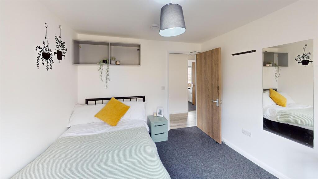 Flat-3-8-Piccadilly-Place-Bedroom-5 3.jpg