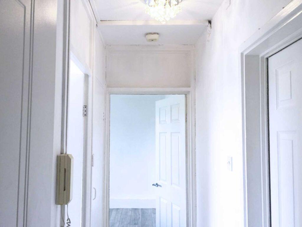 Thumbnail_Hallway