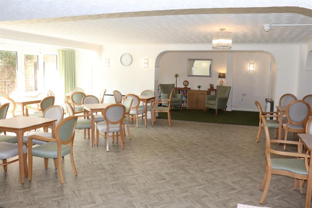 residents lounge.JPG