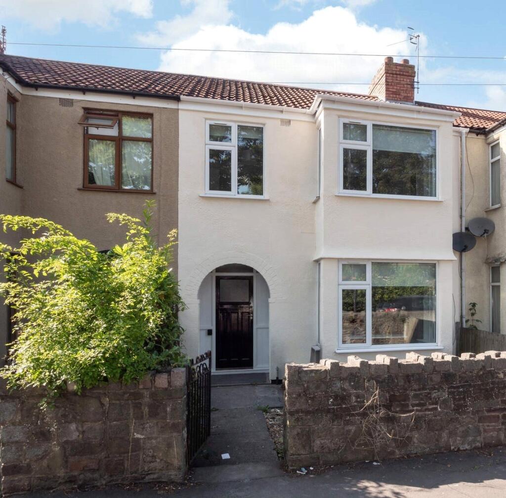 Bright and charming terraced house with a clean...