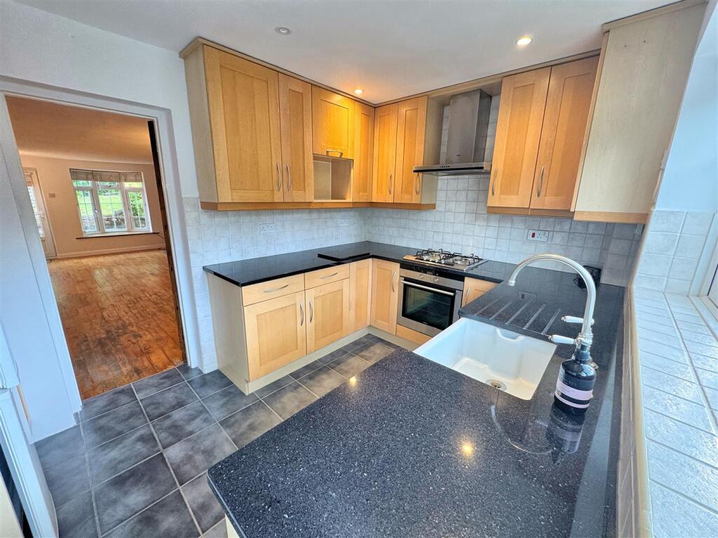 Kitchen 1.jpg