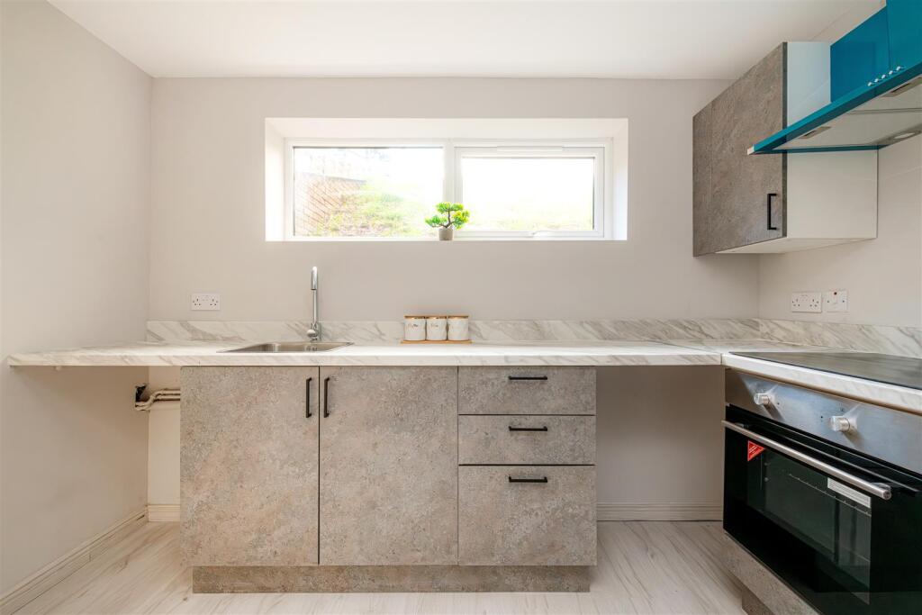Kitchen (1).jpg