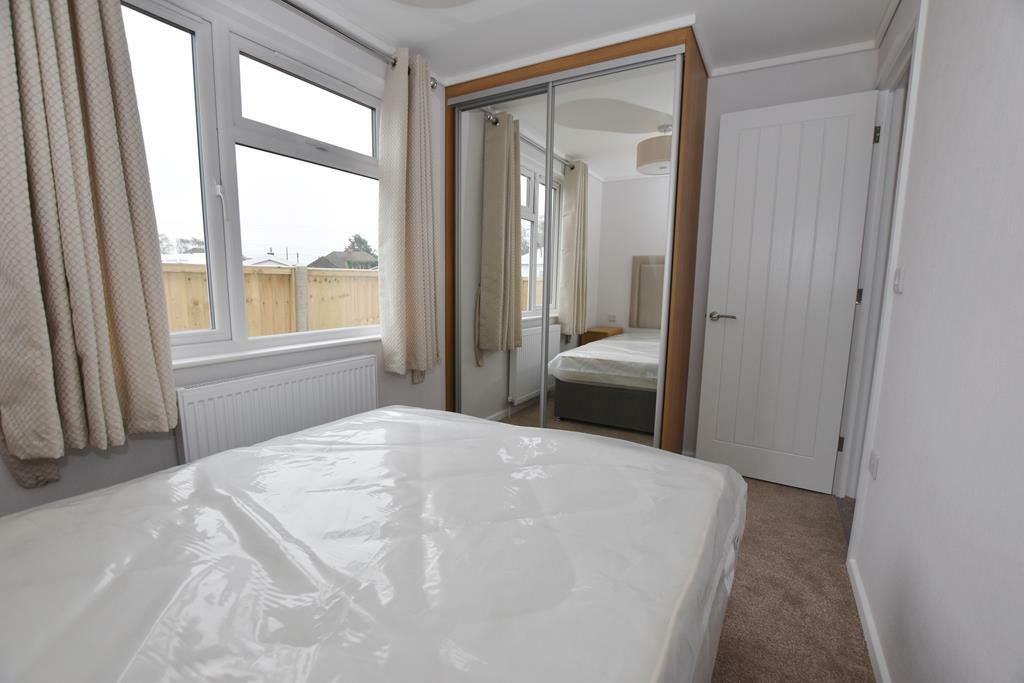 33white bed2a (Copy)