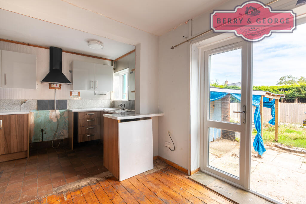 KITCHEN / DINER