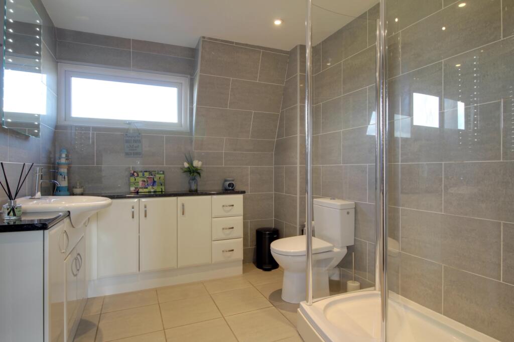 Ensuite to Bedroom 2