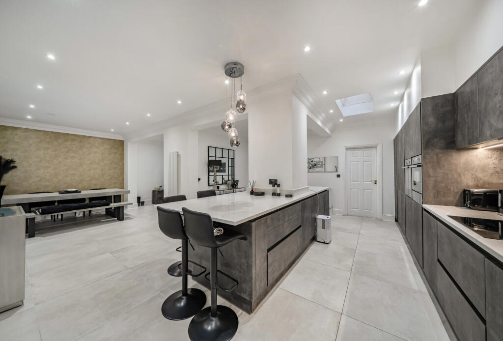 1371185-11-690a37...