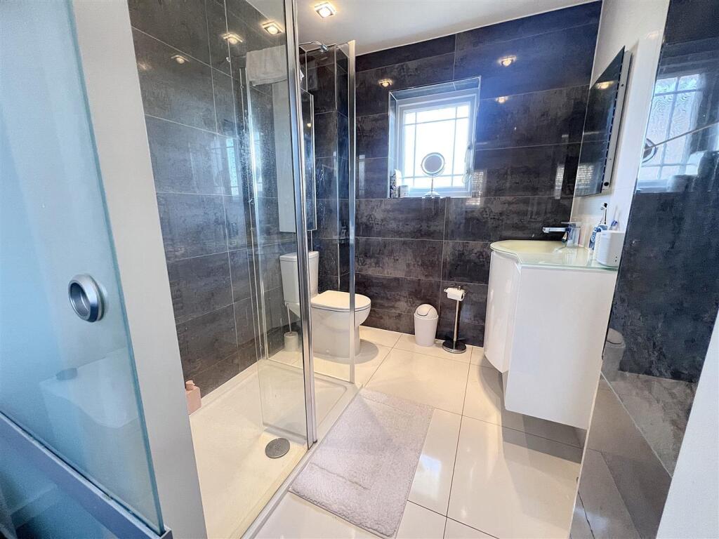 Ensuite  Shower Room