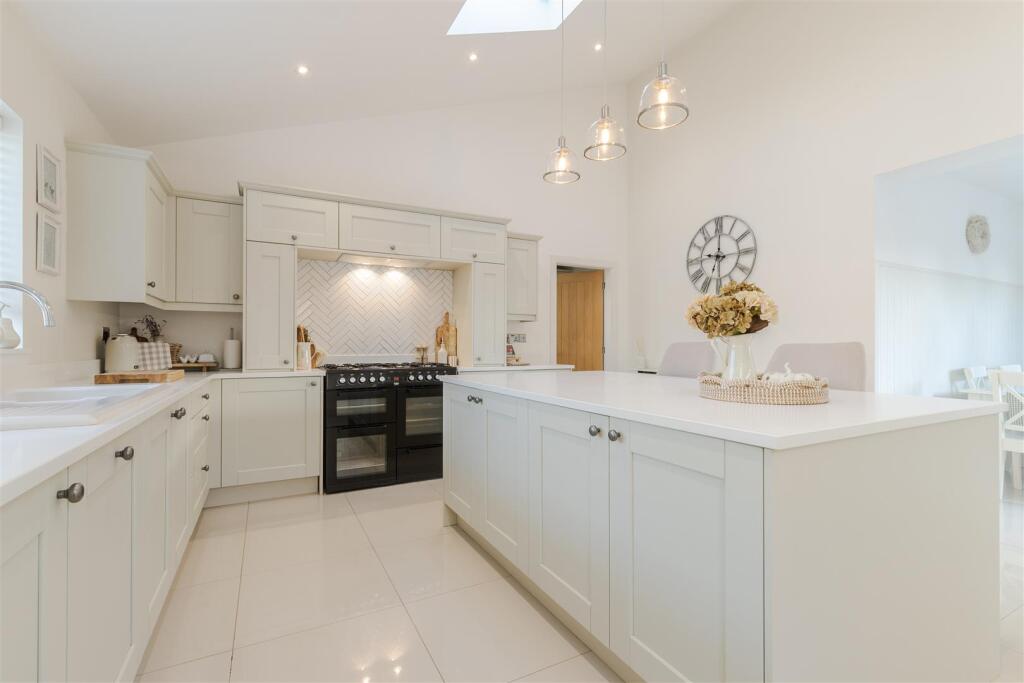 Additional kitchen photos