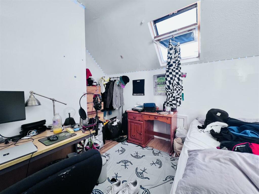 Bedroom Seven