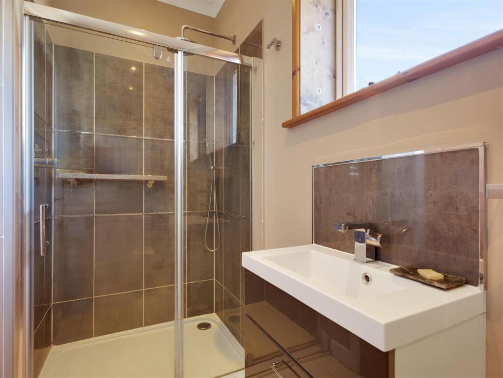 En-Suite to main bedroom