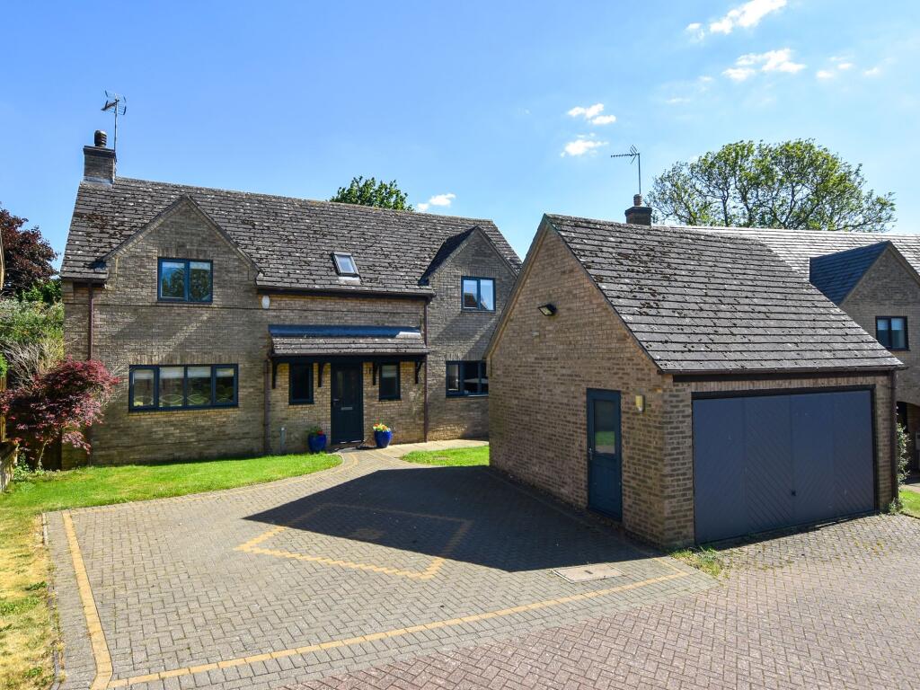 2 Little Field Close