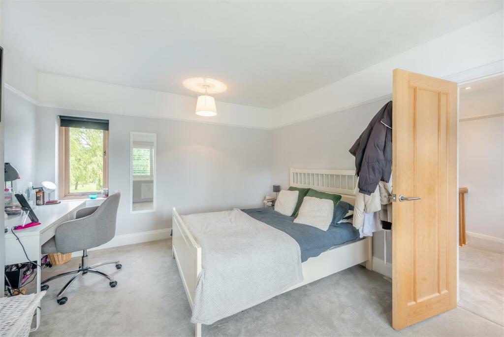 8608074-interior20.jpg