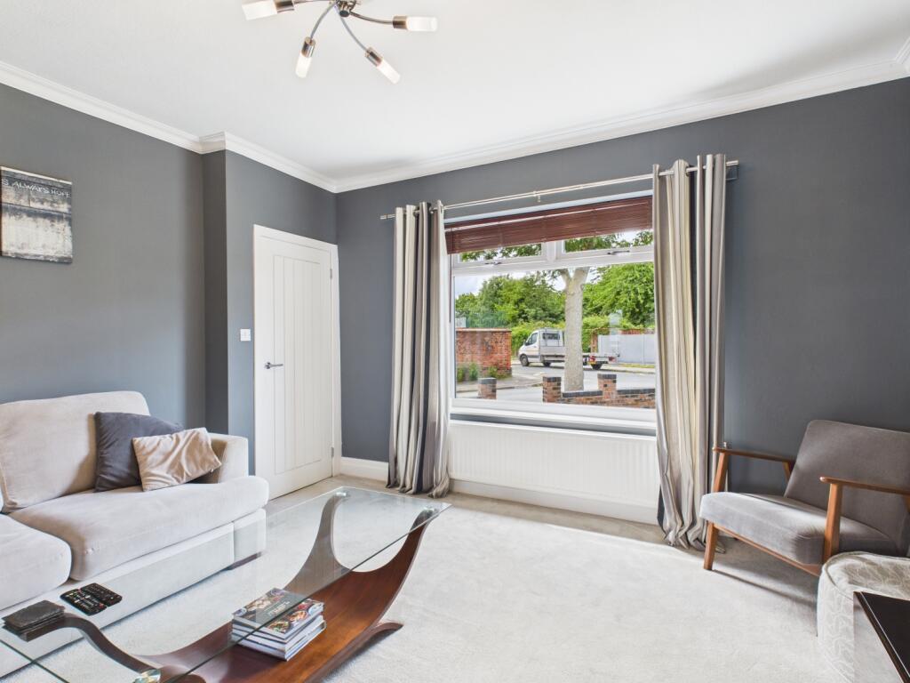 CAM03729G0-PR0102-STILL008