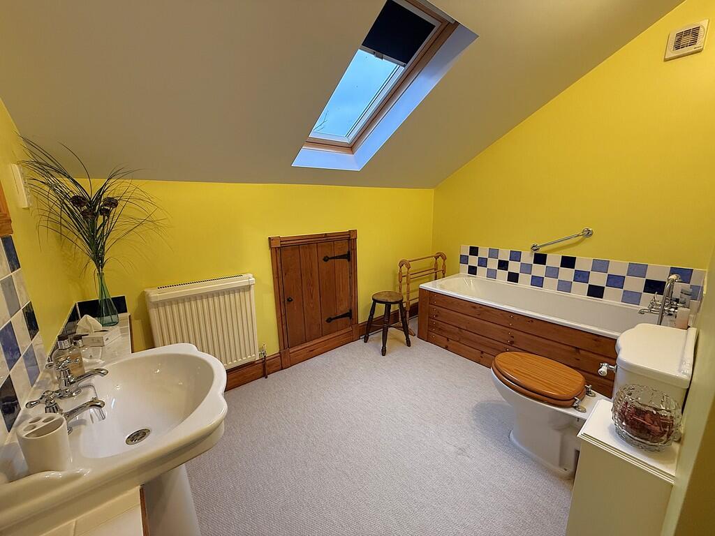 BED ONE EN SUITE ...