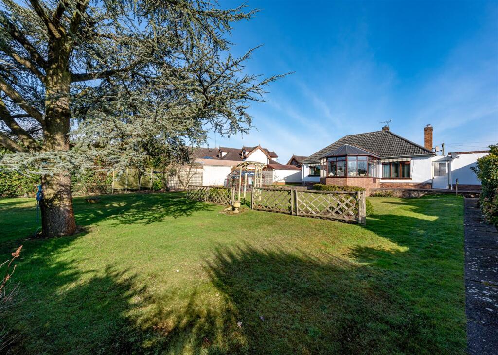 71 Bratch Lane-External (3).jpg