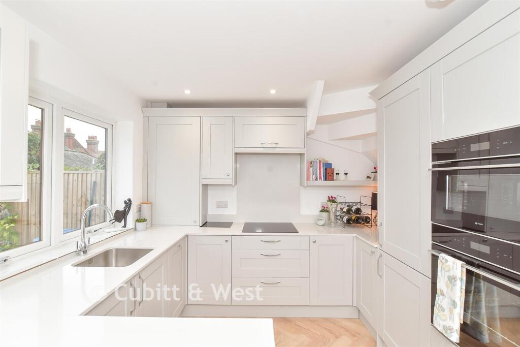 Kitchen/ Dining Area
