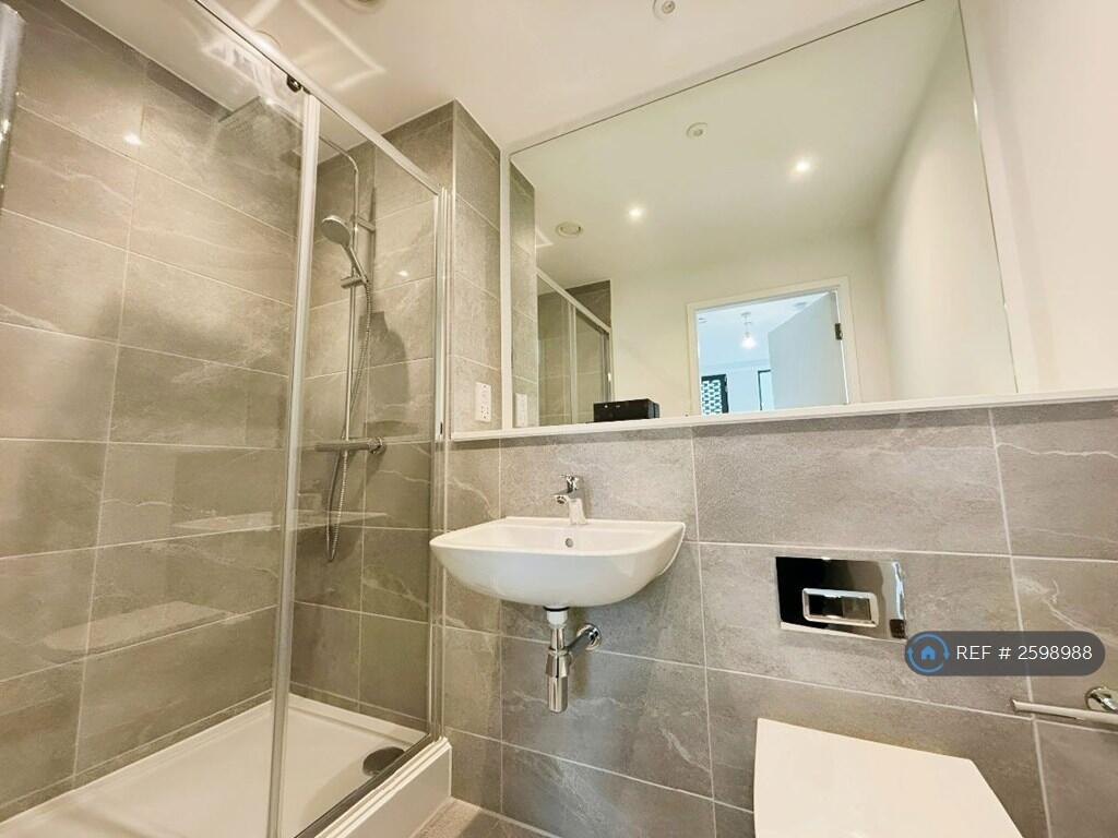 Bed 1 Ensuite Shower Wc