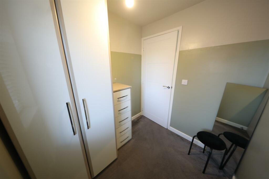 Office/Dressing room