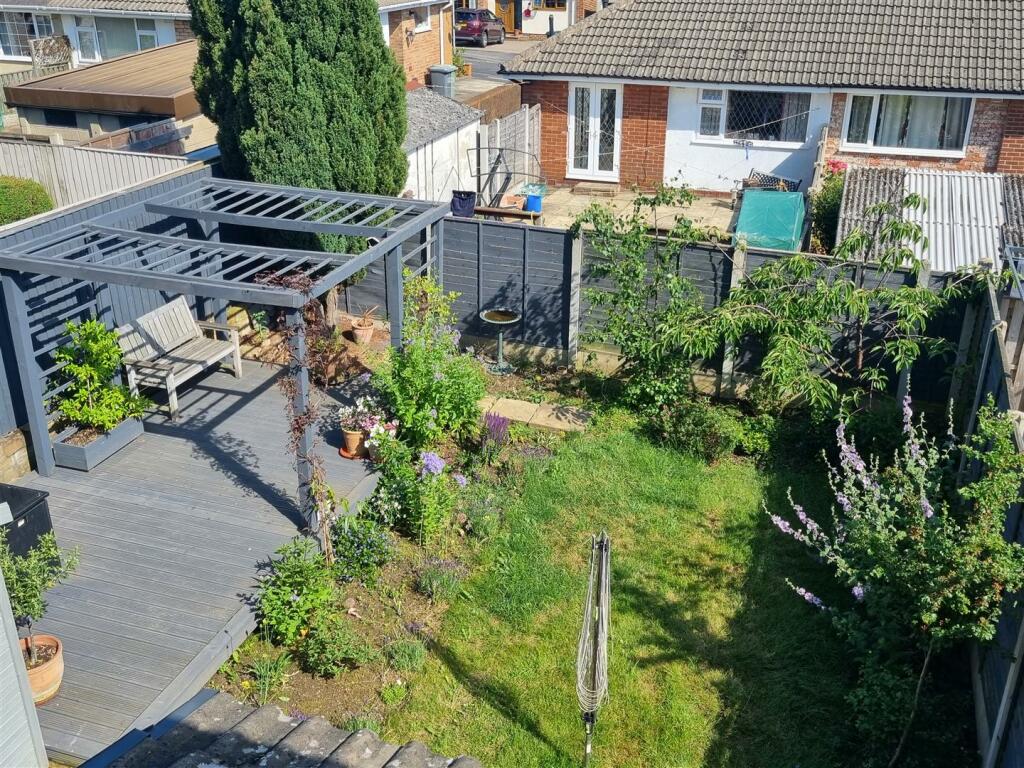 Bramleys Estate Agents - Robin Royd Drive - Mirfie
