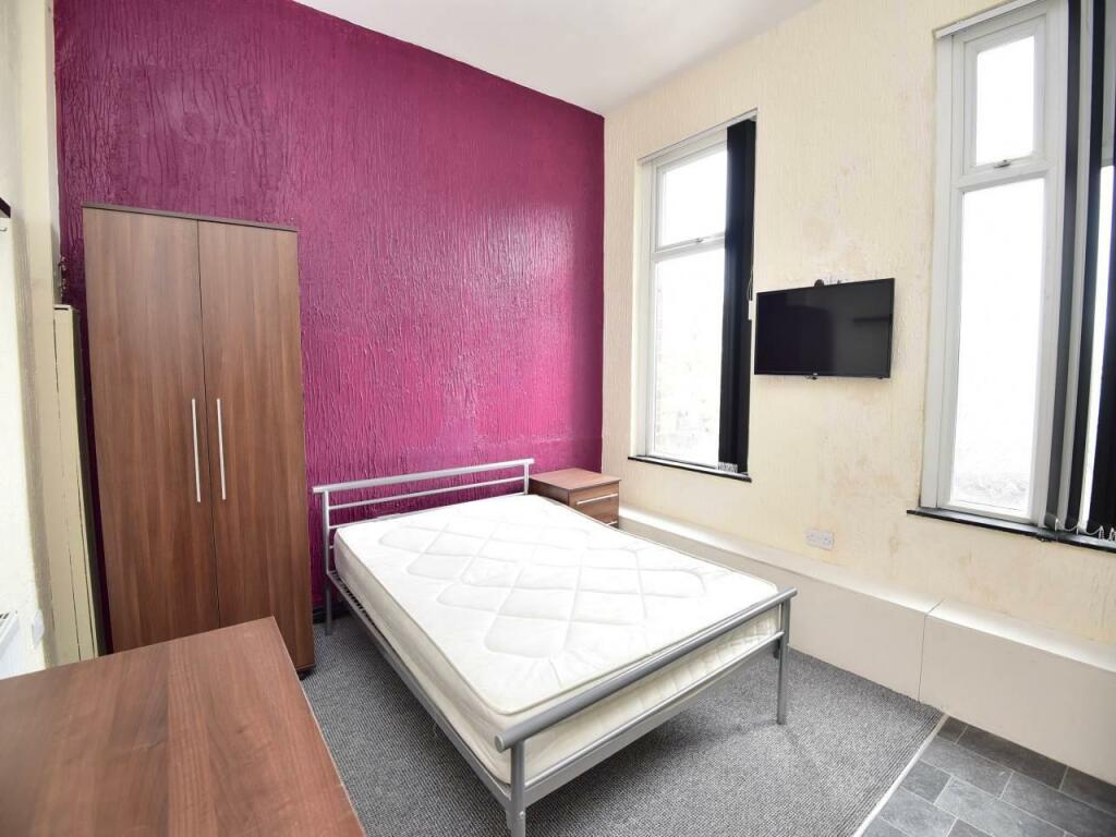 14 Walker St Denton-07.jpg