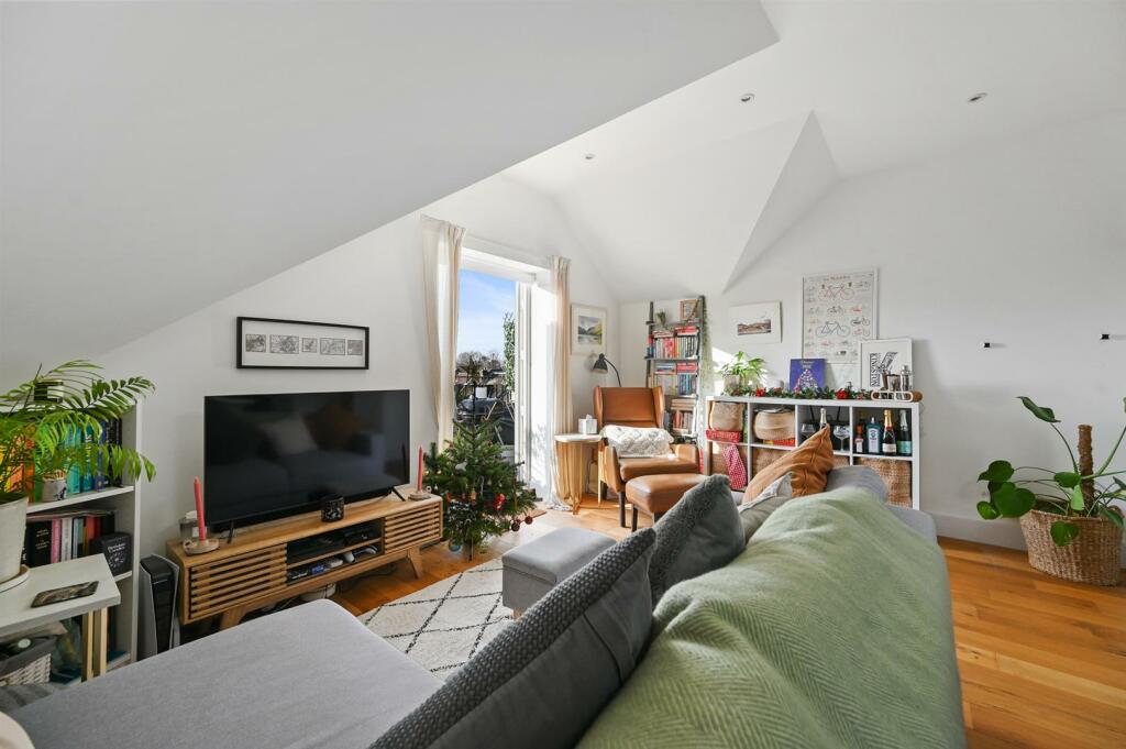 BCHJ - Flat 5, 125 Richmond Road - ReceptionC3 (1)