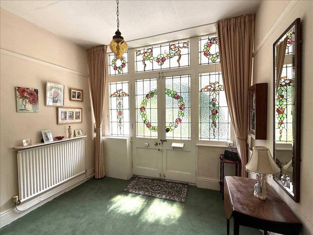 LARGE RECEPTION HALL