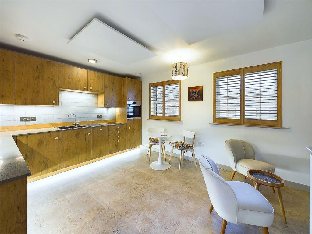Lounge/Kitchen