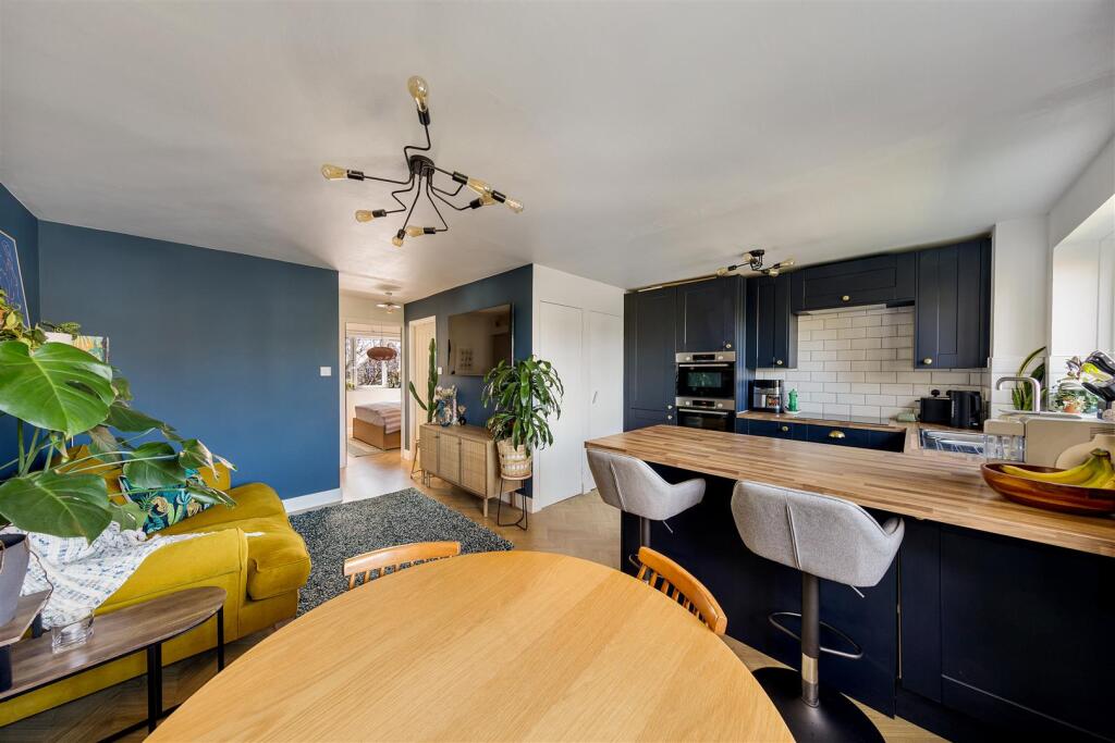 2, Brockway Close E11