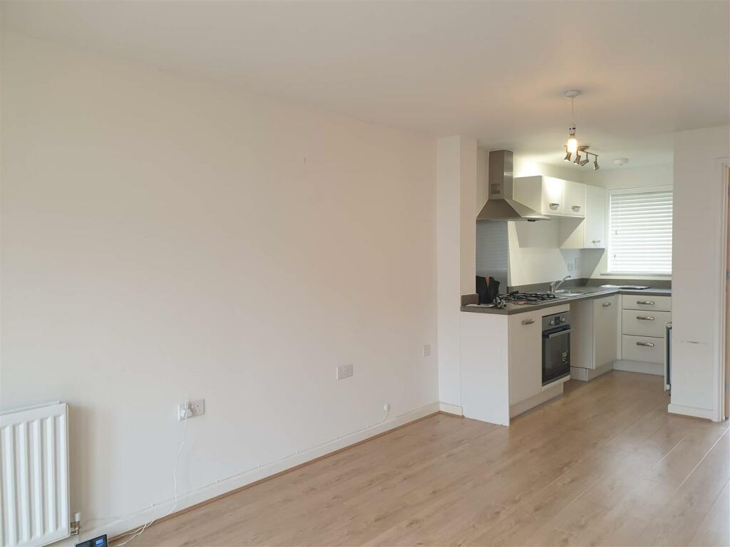 Lounge Kitchen 1.jpg