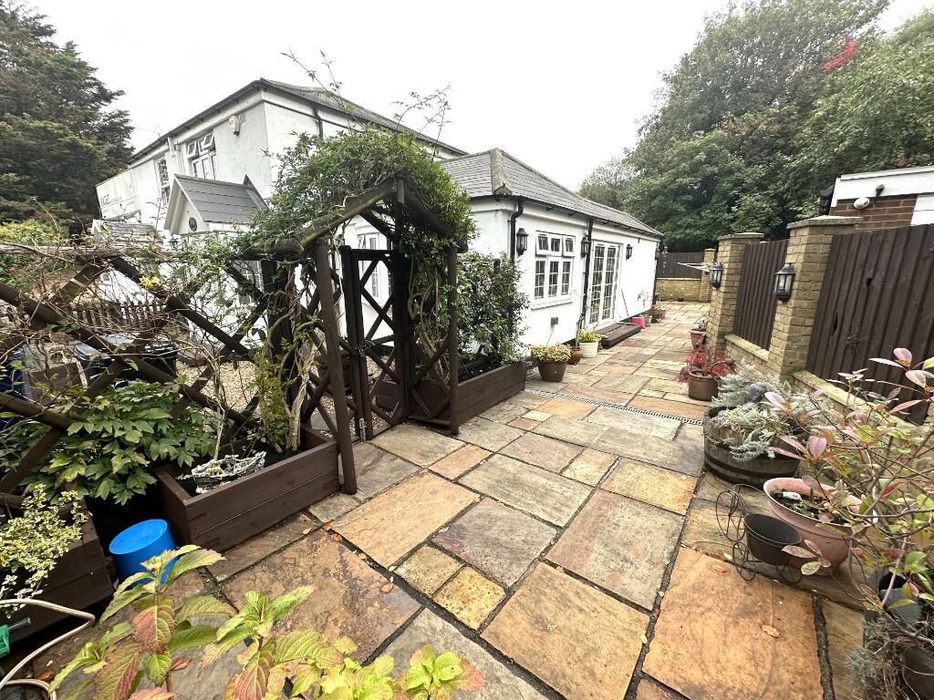 SIDE/REAR GARDEN (A)