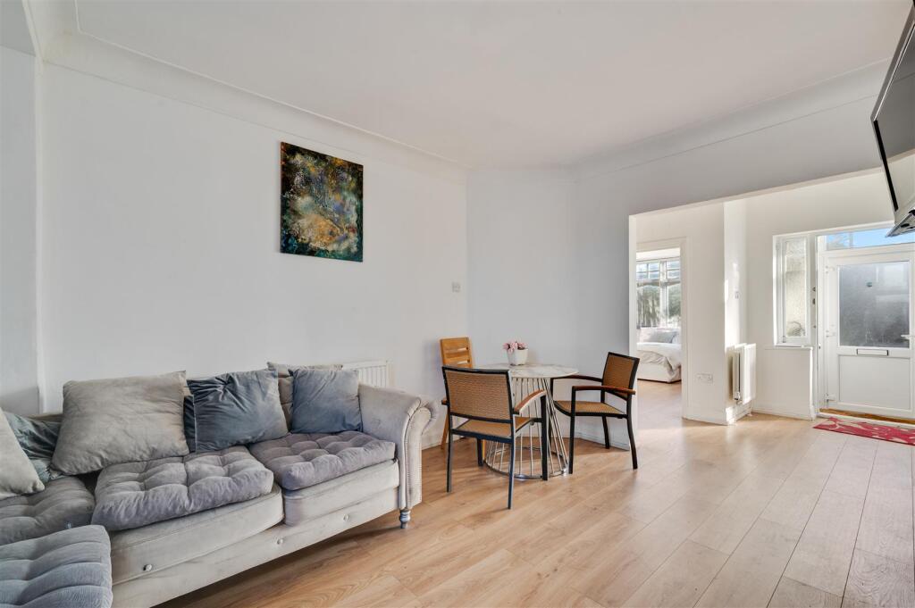 Daniels_Norbreck Gardens, Hanger Lane, NW10_017 - 