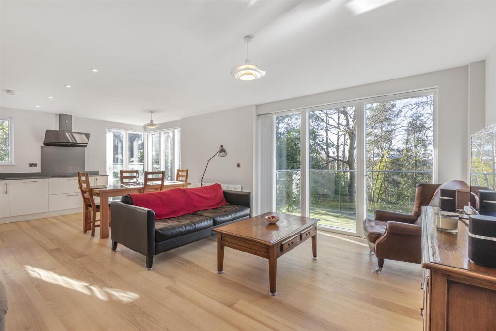 SITTING / DINING ROOM &amp; KITCHEN