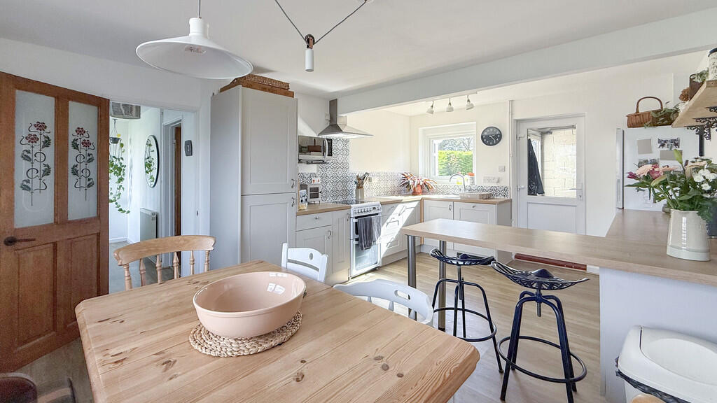 Kitchen/dining ro...