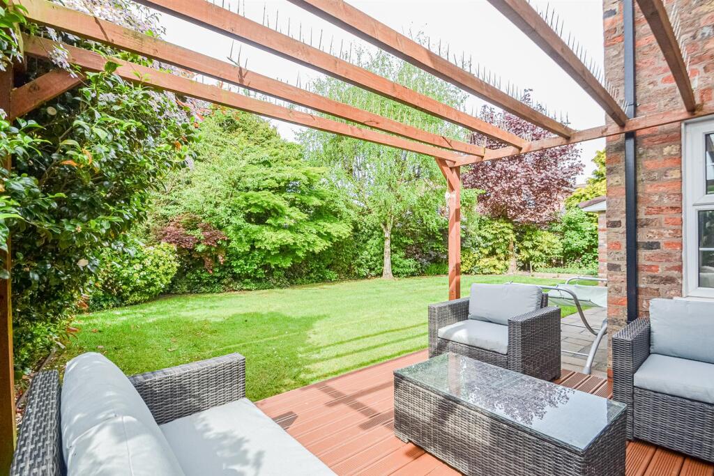 Pergola &amp; Rear Garden