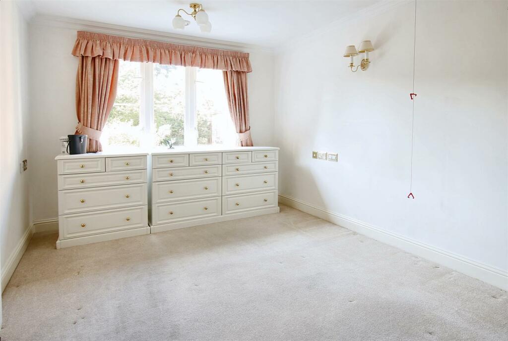 Bedroom.JPG