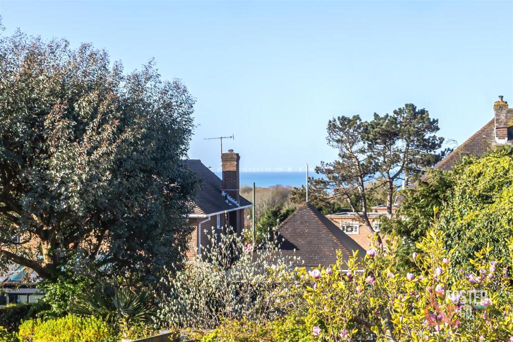 Whitethorn Drive 9 Views-003.jpg