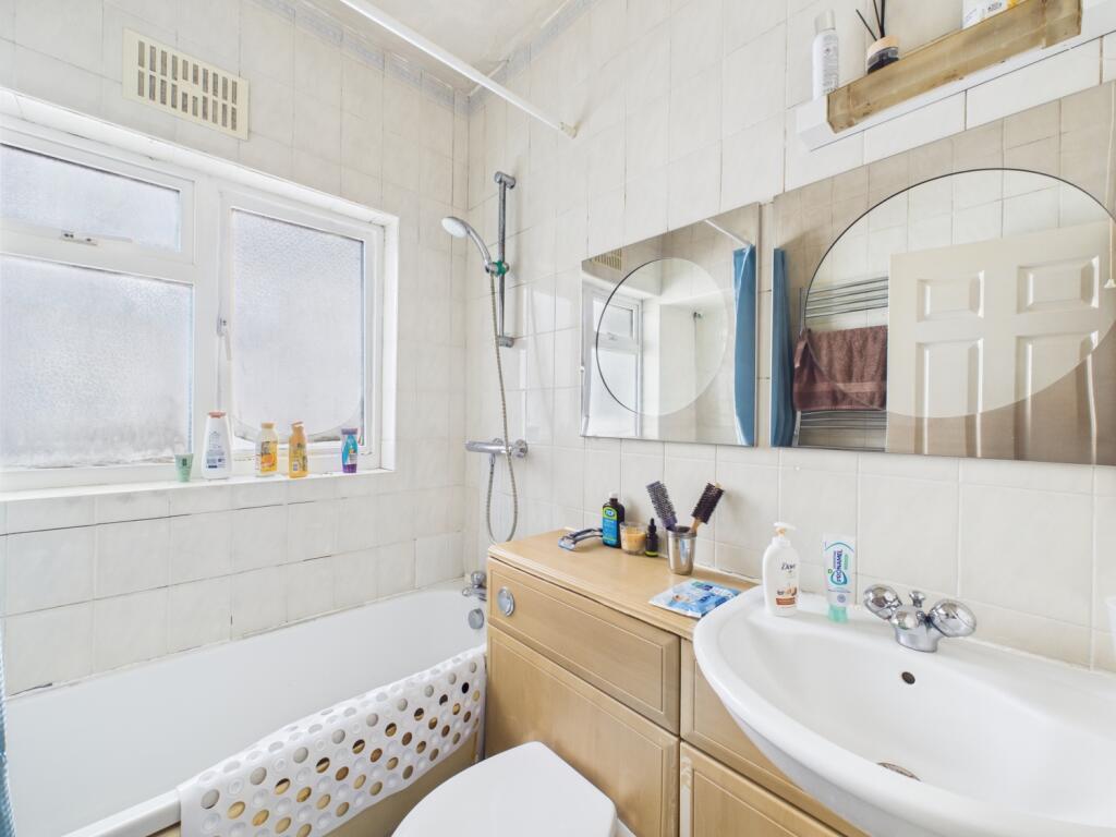 CAM03750G0-PR0058-STILL005