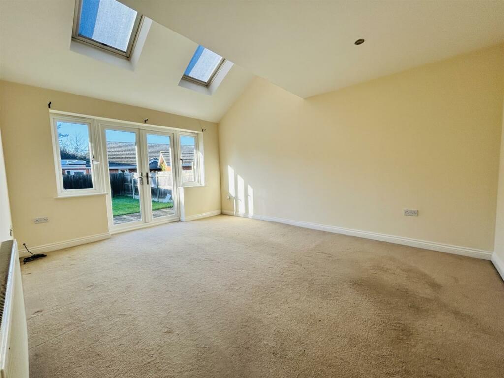 01323 438506