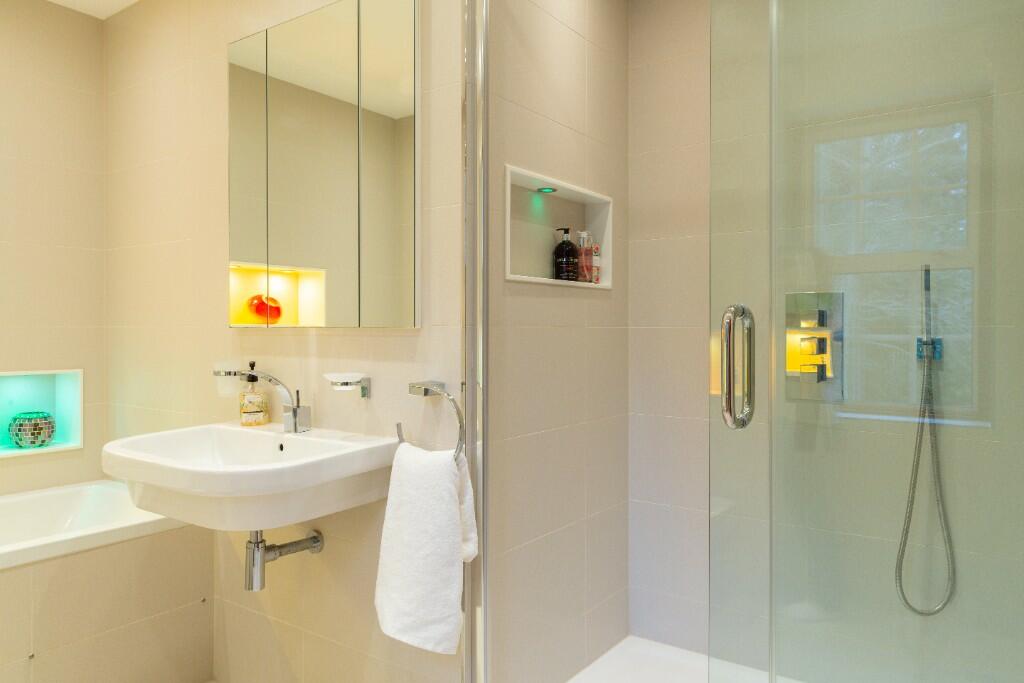 Main en suite