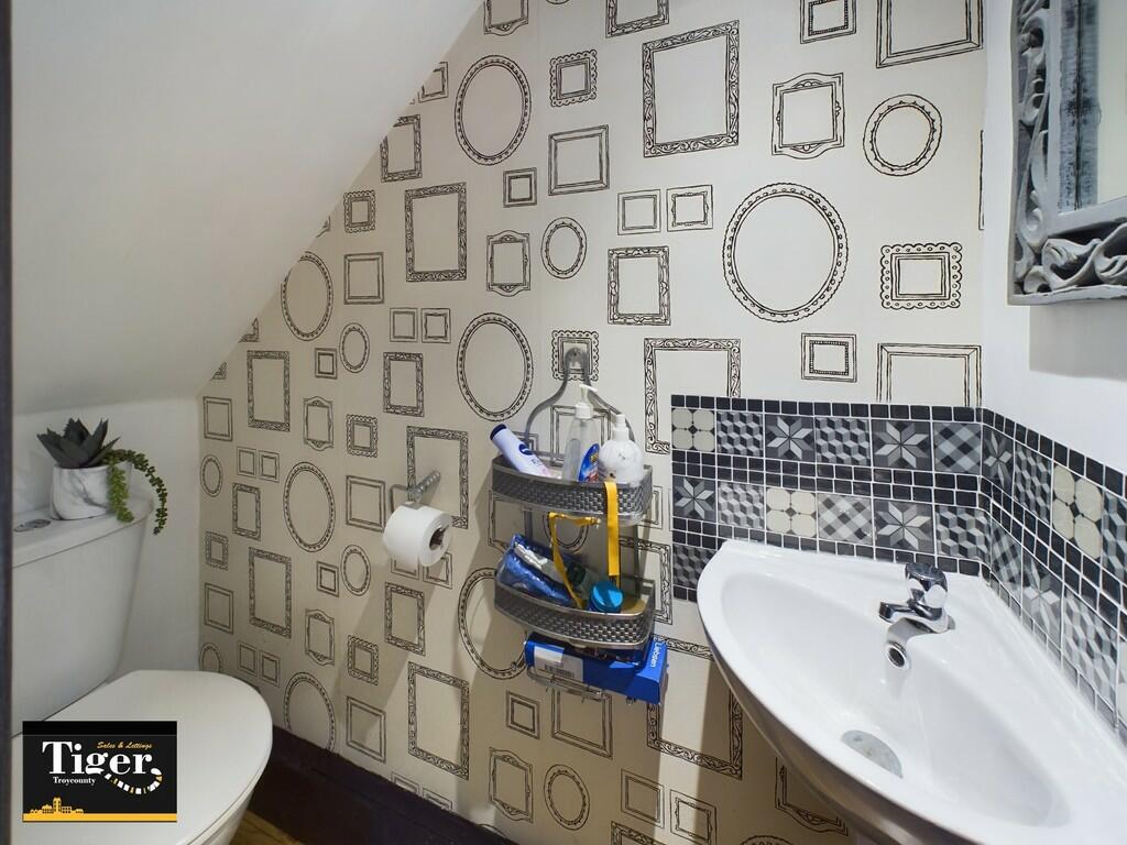 CAM02176G0-PR0279...