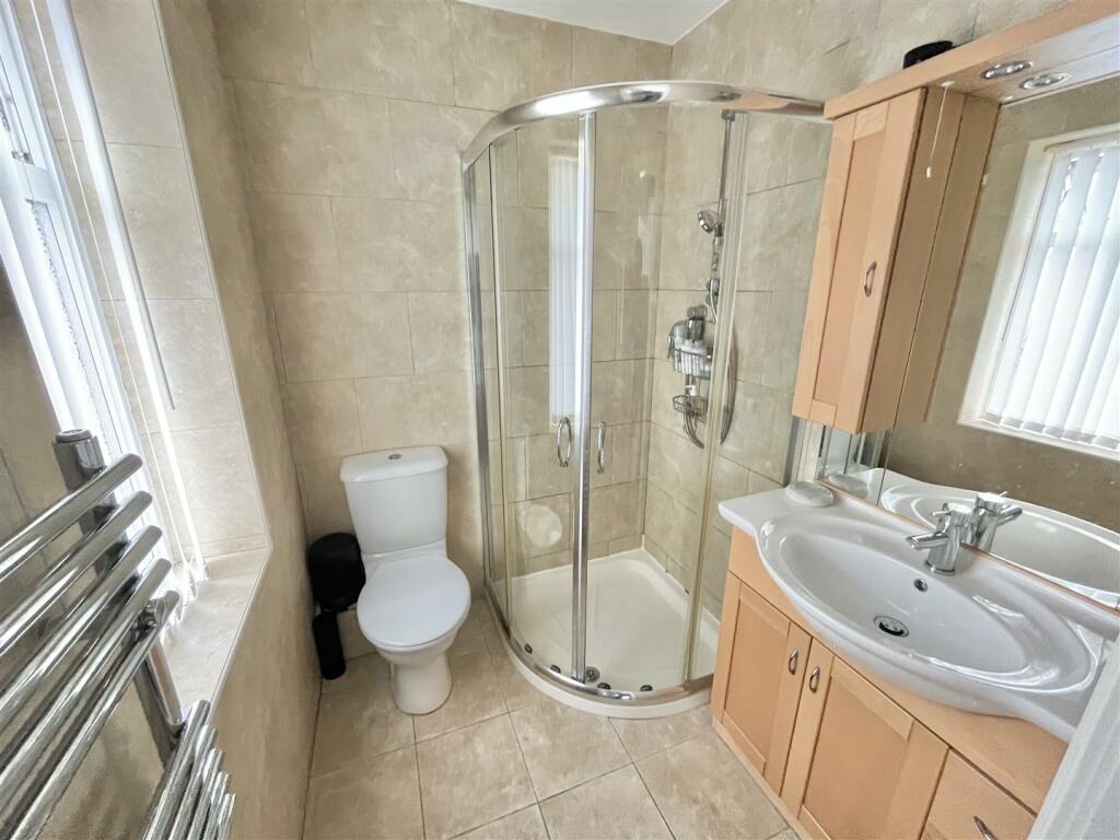 En Suite Shower Room.jpg