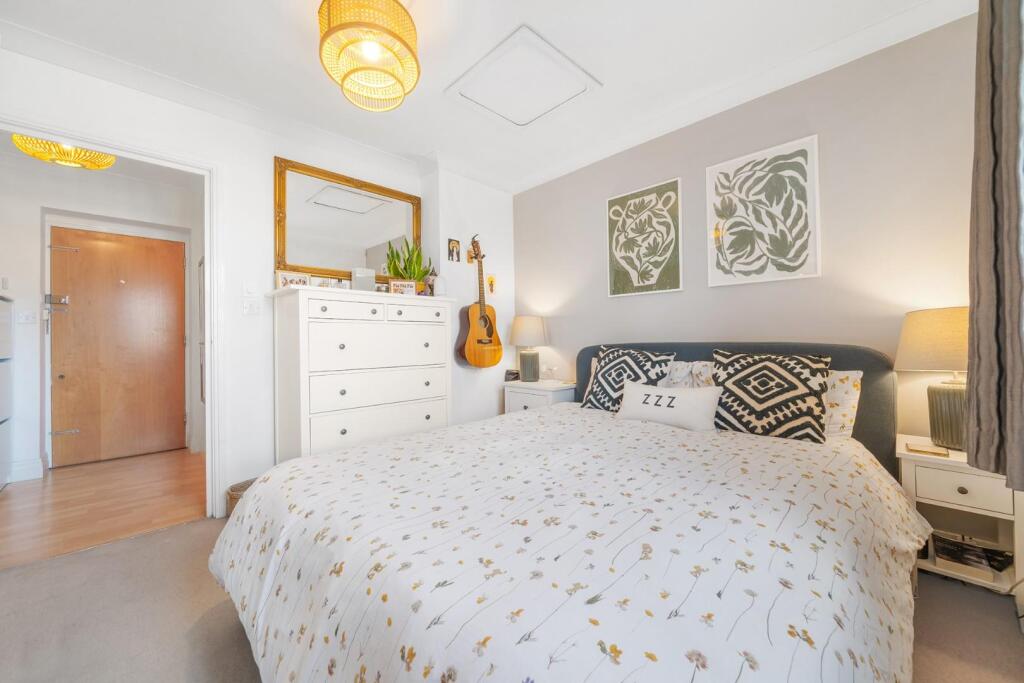 Bedroom (3).jpg