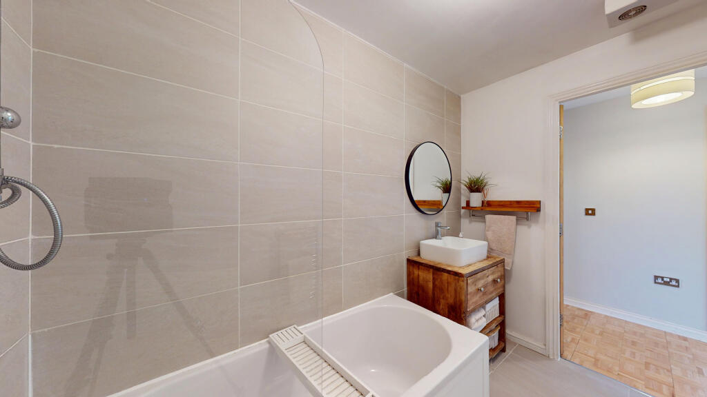 Queens-House-74-Carrisbooke-04152025_171005