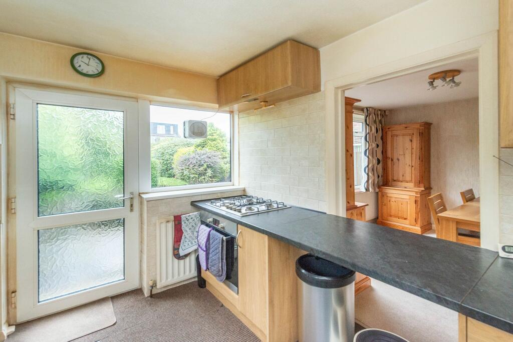 KITCHEN DINNER AND LOUNGE
