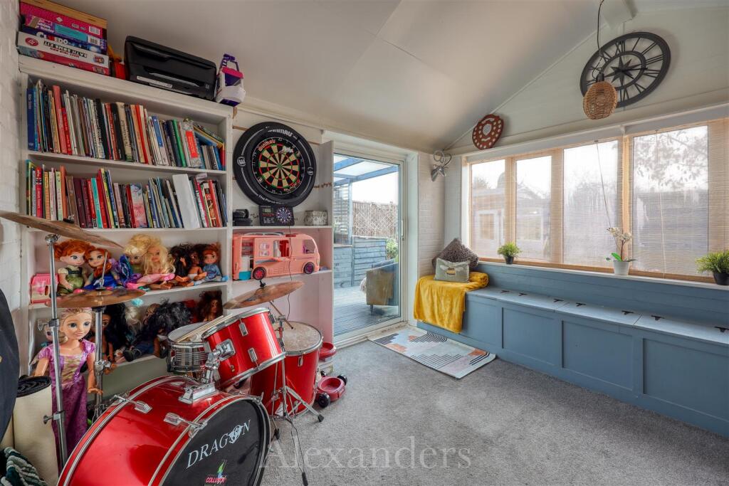 8 Mallory Close-18.jpg