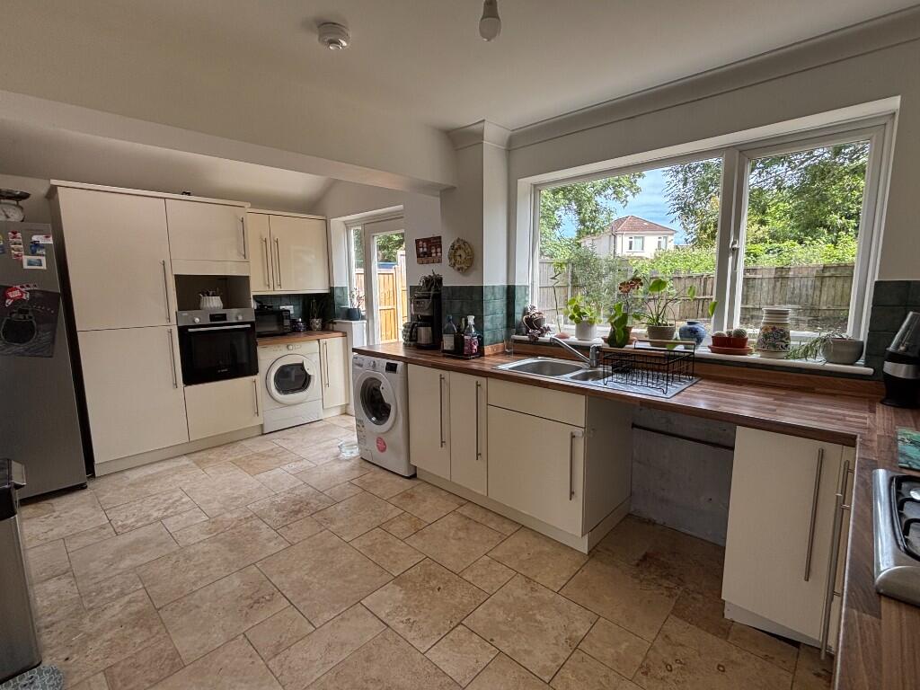 Kitchen/Breakfast Rm