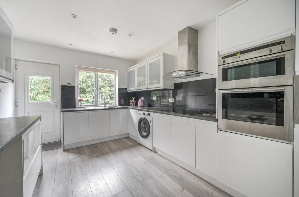 1336589-19-6895d8...