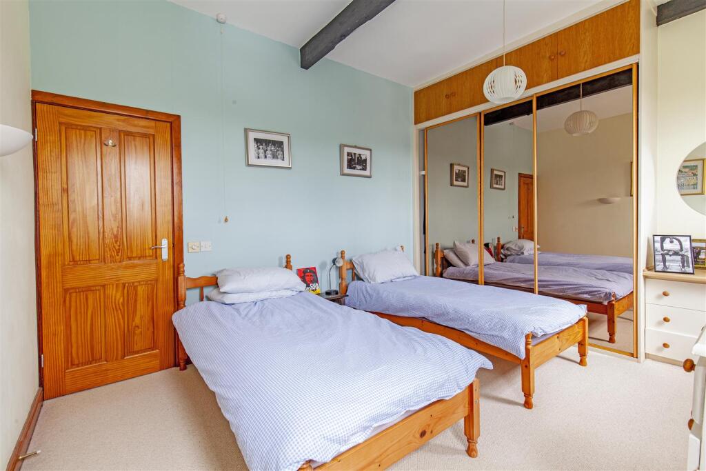 Bedroom 1-3.jpg