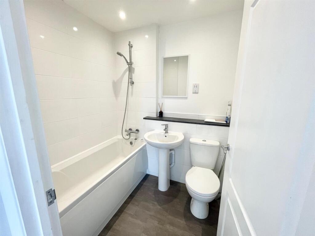 Bathroom (1).jpg