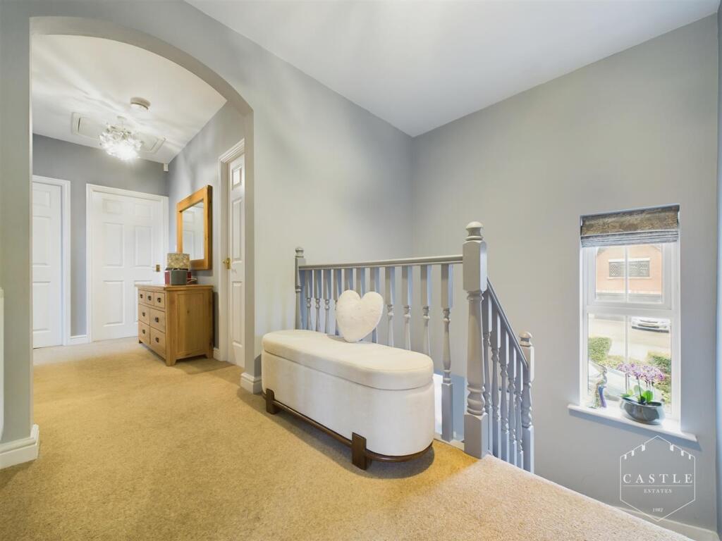FIRST FLOOR LANDING